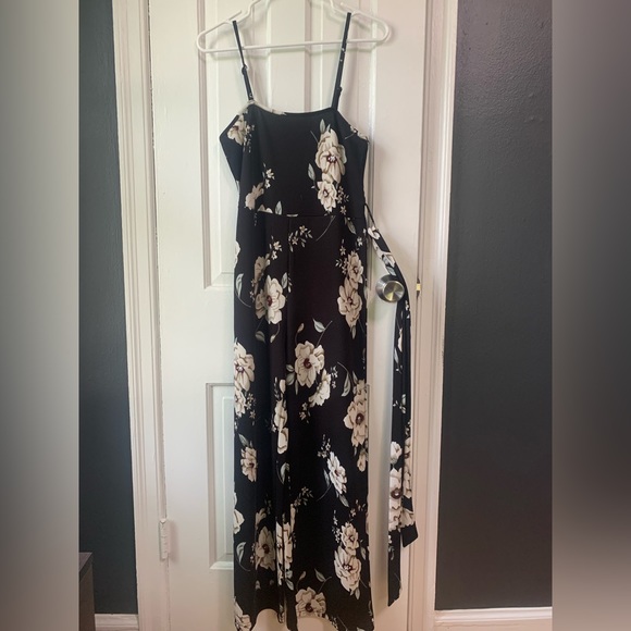 Pants - One piece romper. Spaghetti straps. Wide palazzo legs. Lightweight. Size 6